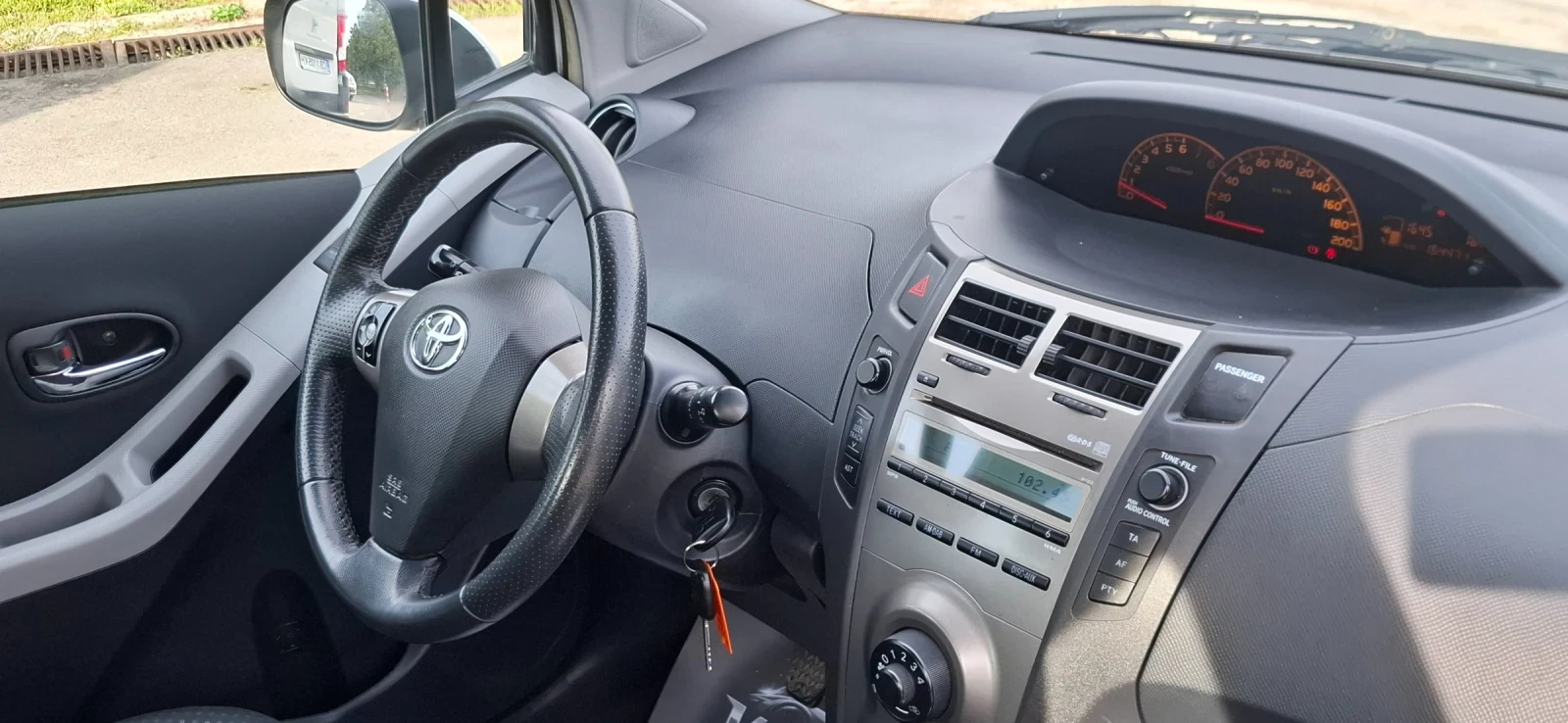 Toyota Yaris 1.33 Facelift  164255, снимка 8 - Автомобили и джипове - 54357249