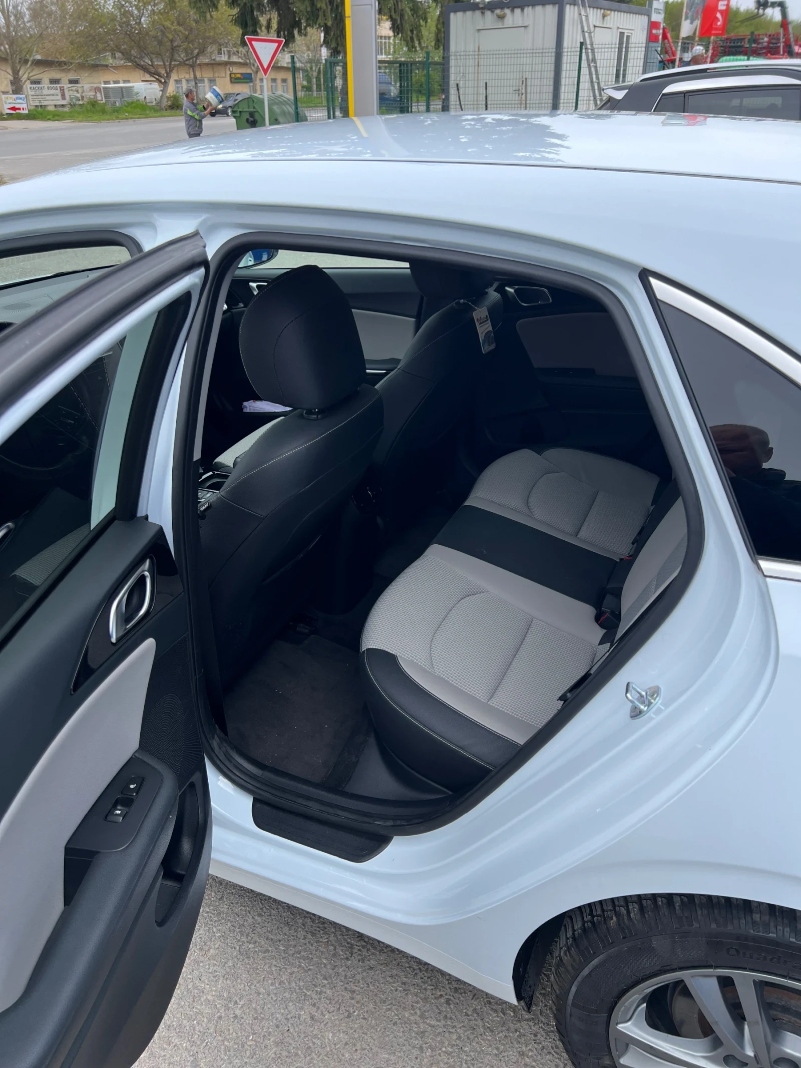 Kia Ceed 1.4T 7DCT AUTOMATIC , снимка 6 - Автомобили и джипове - 54360500