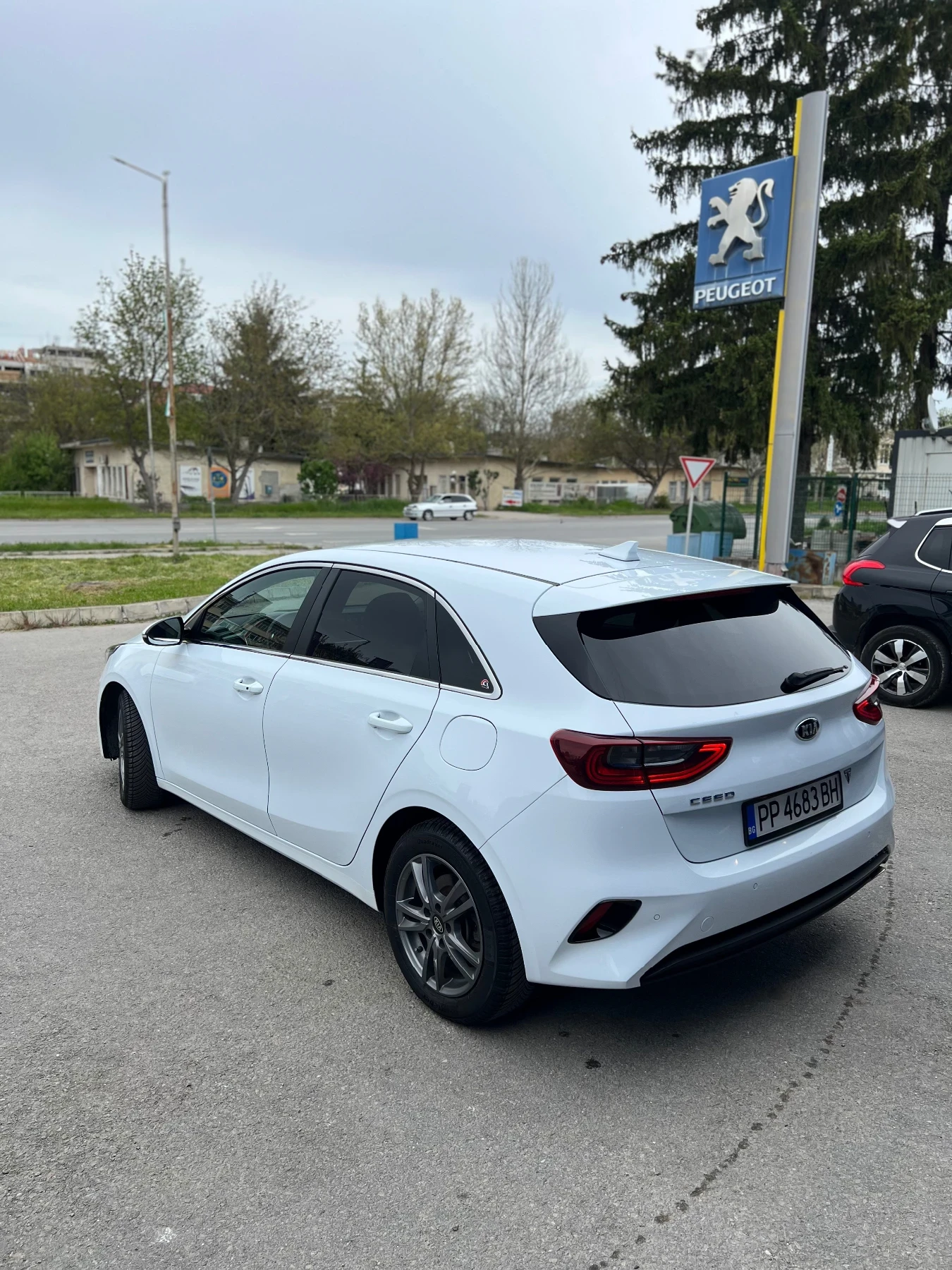 Kia Ceed 1.4T 7DCT AUTOMATIC , снимка 3 - Автомобили и джипове - 54360500
