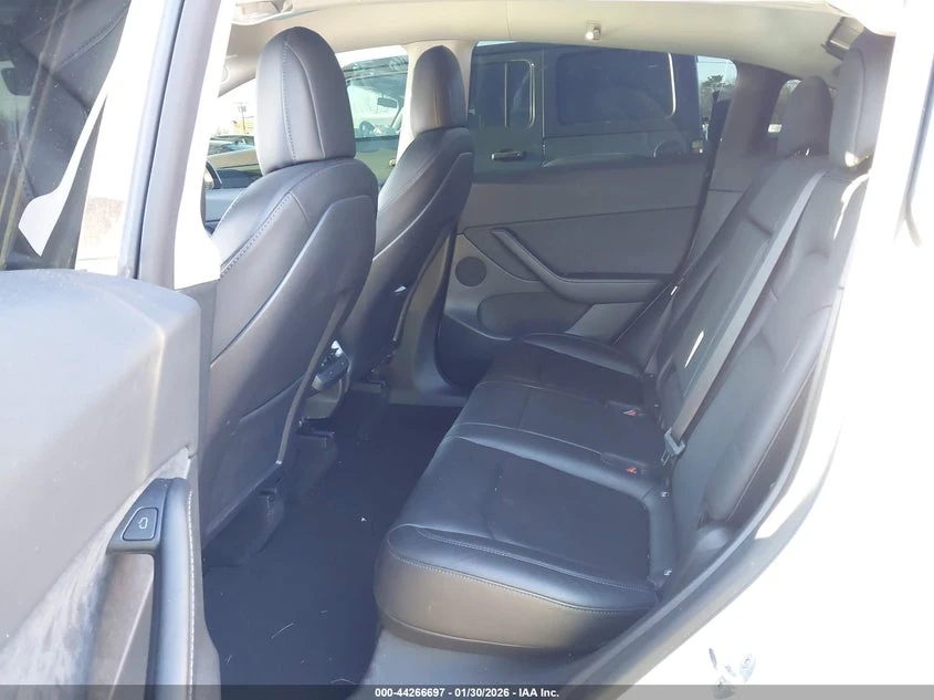 Tesla Model Y Long Range Dual Motor All-Wheel Drive, снимка 8 - Автомобили и джипове - 54419079