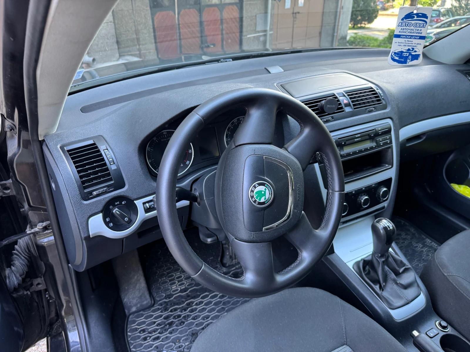 Skoda Octavia 1.6mpi, снимка 7 - Автомобили и джипове - 55051574