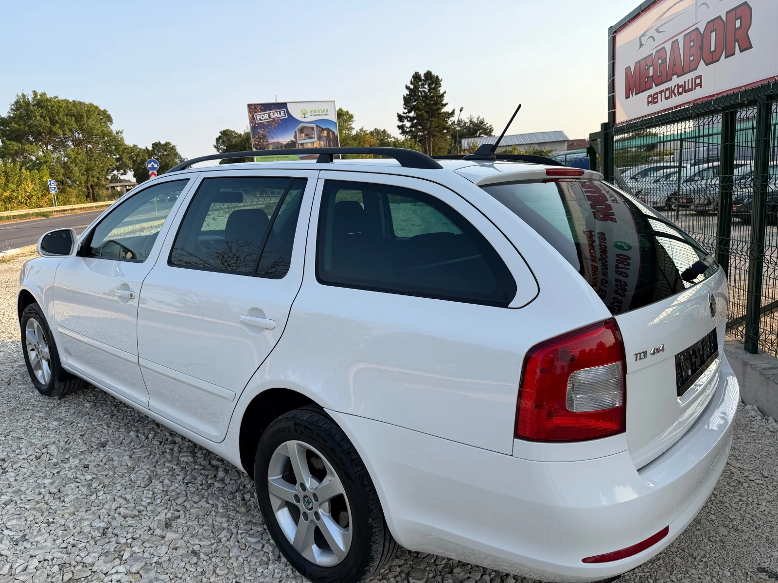 Skoda Octavia 1.6TDi/105p.s-4x4/Navi-6 speed!!!, снимка 2 - Автомобили и джипове - 56058875