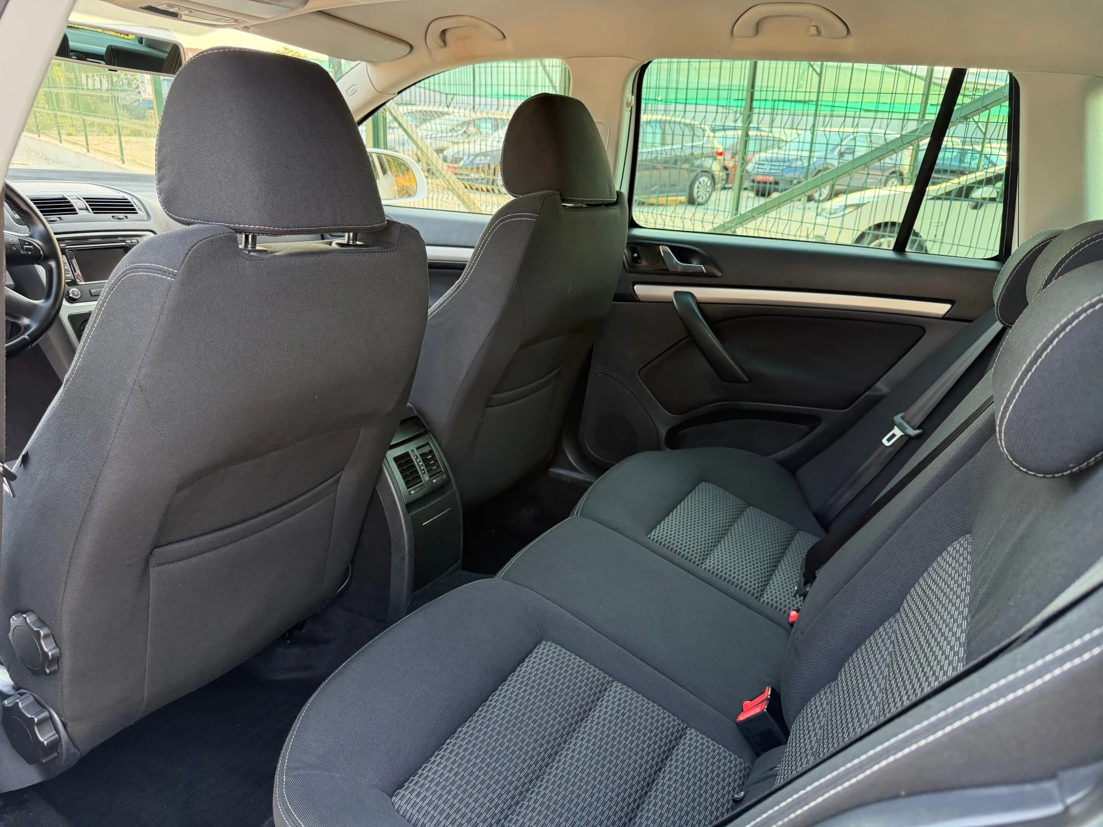 Skoda Octavia 1.6TDi/105p.s-4x4/Navi-6 speed!!!, снимка 12 - Автомобили и джипове - 56058875