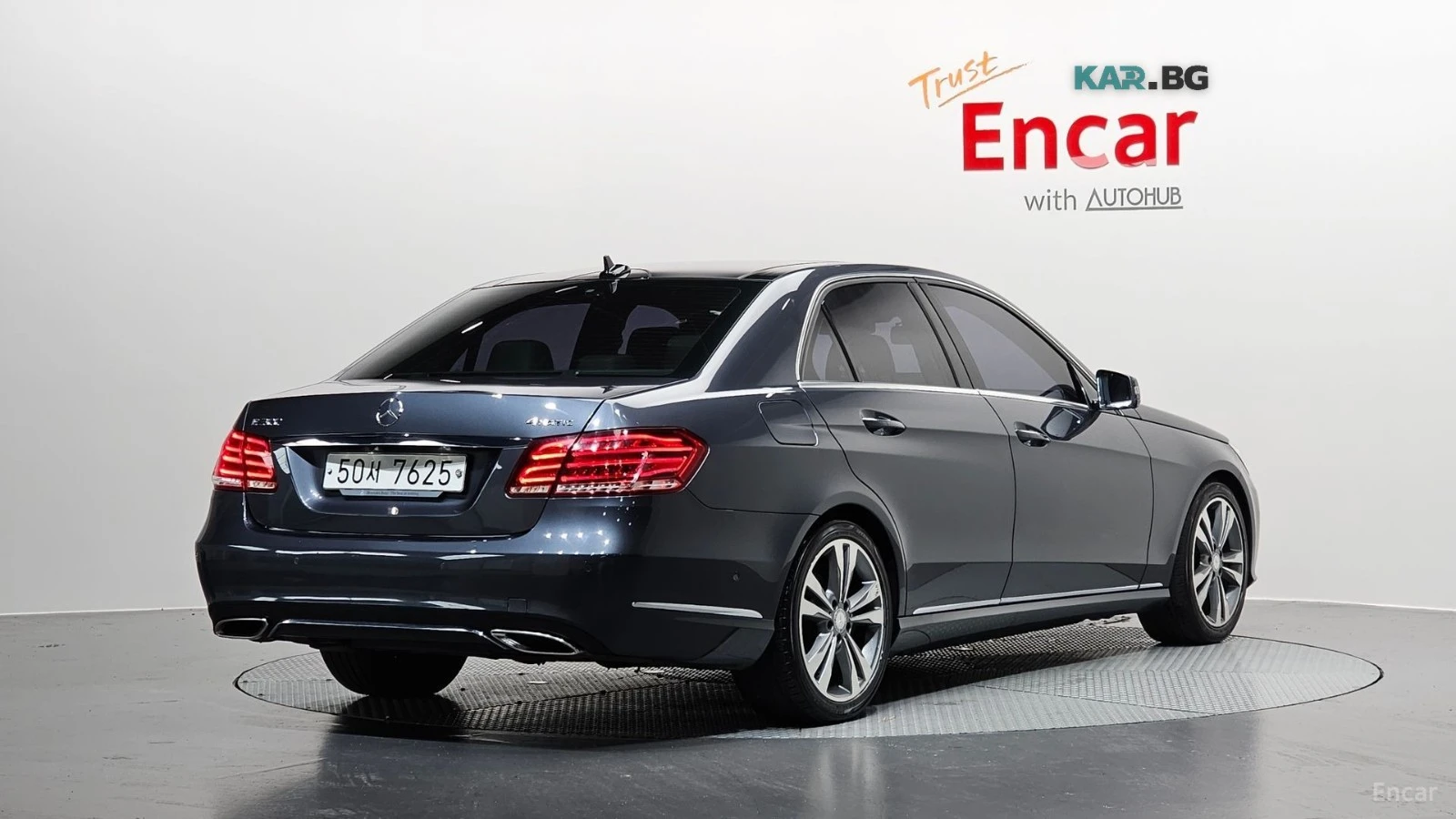 Mercedes-Benz E 300 4MATIC AVANGARDE* 360* КОЖА* ПОДГРЕВ* ПАНО, снимка 2 - Автомобили и джипове - 56237032
