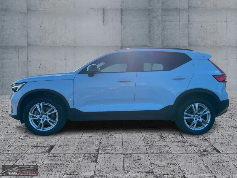 Volvo XC40 B4-PLUS/197HP/LED/CAM/NAVI/H&K/KLESS/AMBI/173g, снимка 3 - Автомобили и джипове - 51442097