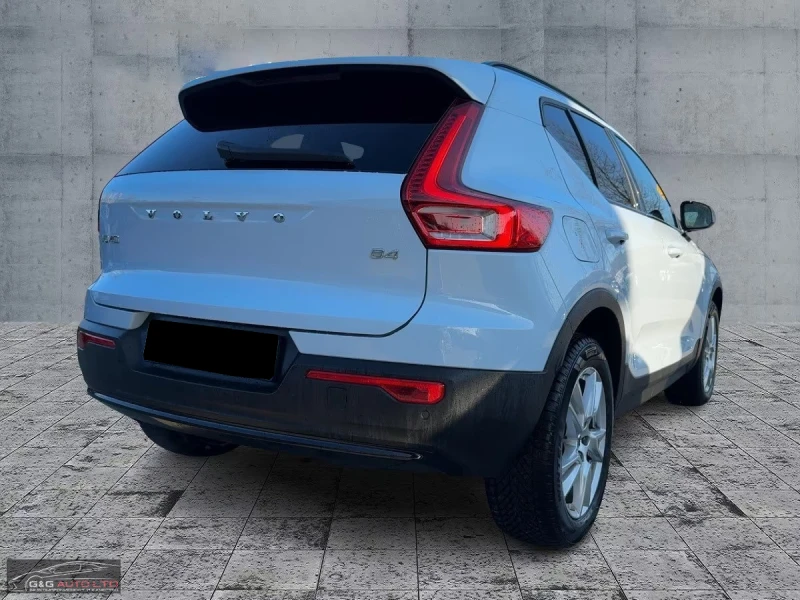 Volvo XC40 B4-PLUS/197HP/LED/CAM/NAVI/H&K/KLESS/AMBI/173g, снимка 6 - Автомобили и джипове - 51442097