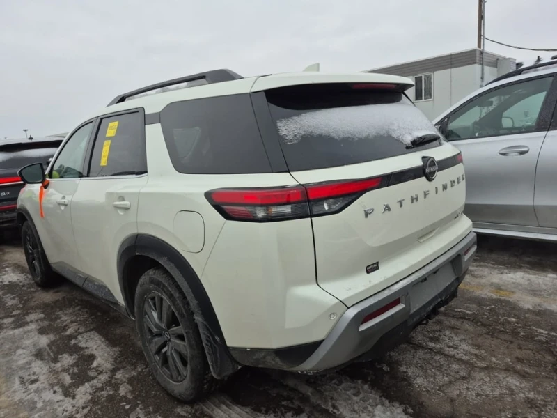 Nissan Pathfinder * SV * CARFAX * БЕЗ ПЪРВОНАЧАЛНА ВНОСКА, снимка 4 - Автомобили и джипове - 52919459