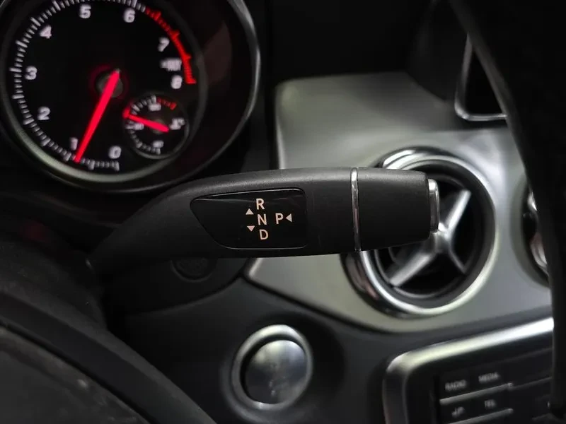 Mercedes-Benz GLA Premium, снимка 9 - Автомобили и джипове - 56015298