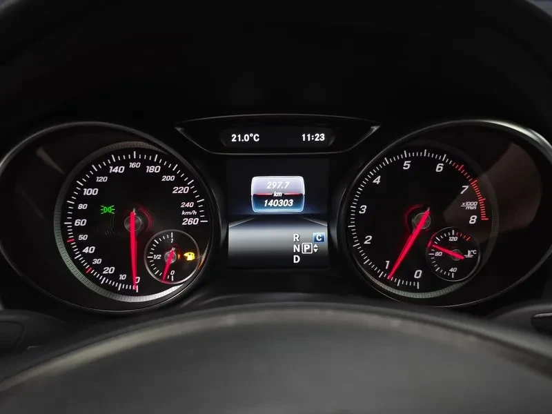 Mercedes-Benz GLA Premium, снимка 8 - Автомобили и джипове - 56015298