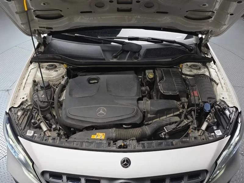 Mercedes-Benz GLA Premium, снимка 6 - Автомобили и джипове - 56015298