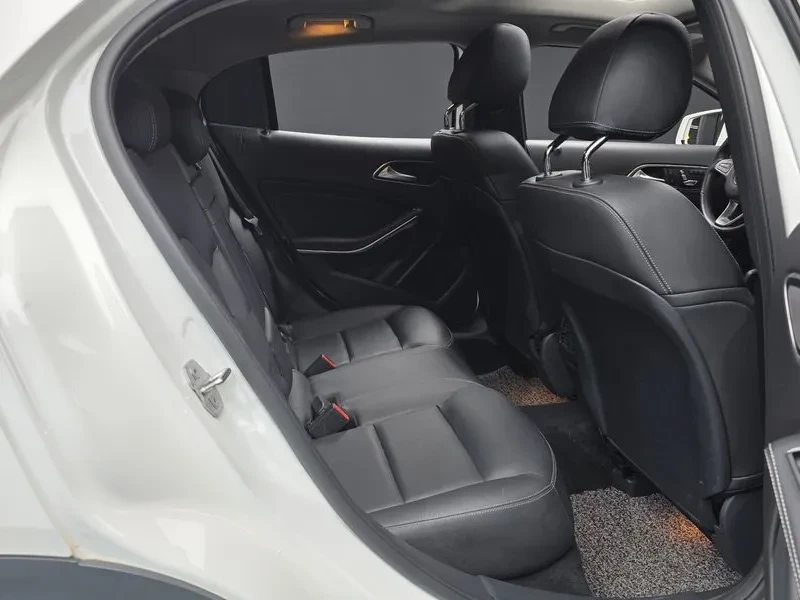 Mercedes-Benz GLA Premium, снимка 11 - Автомобили и джипове - 56015298