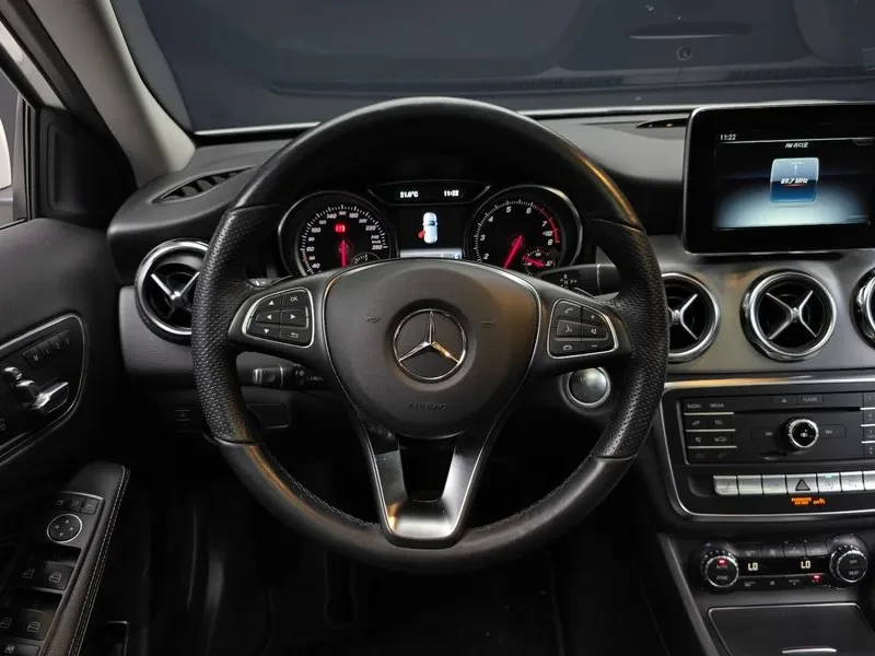 Mercedes-Benz GLA Premium, снимка 13 - Автомобили и джипове - 56015298