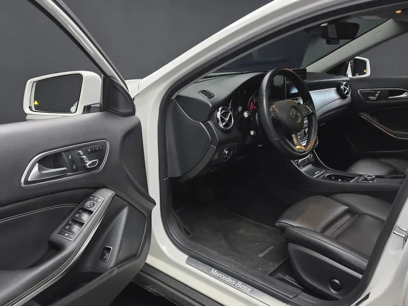 Mercedes-Benz GLA Premium, снимка 10 - Автомобили и джипове - 56015298