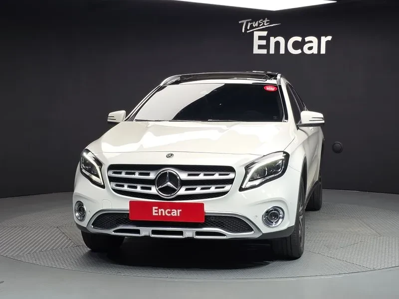 Mercedes-Benz GLA Premium, снимка 3 - Автомобили и джипове - 56015298
