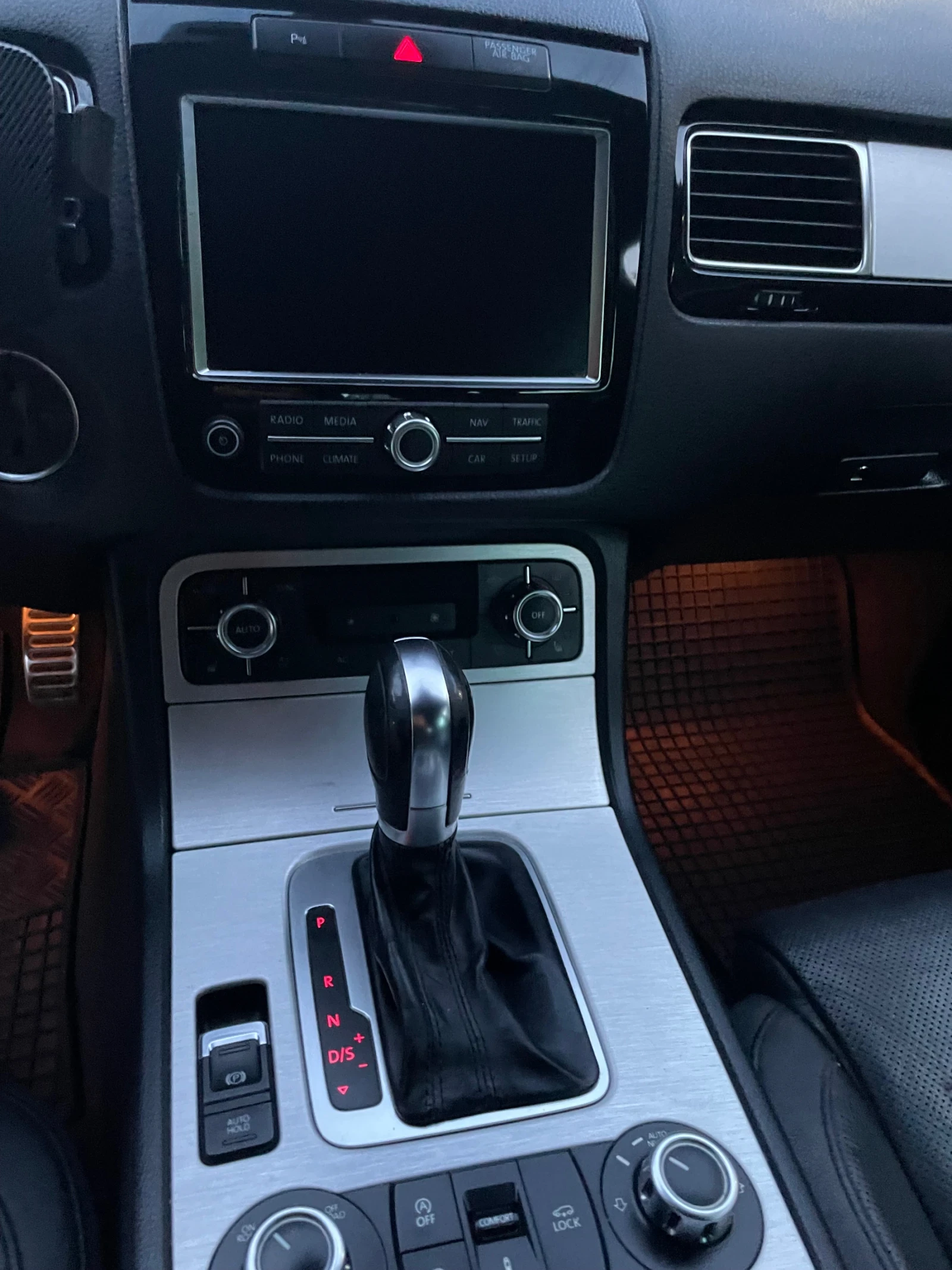 VW Touareg, снимка 9 - Автомобили и джипове - 55393664