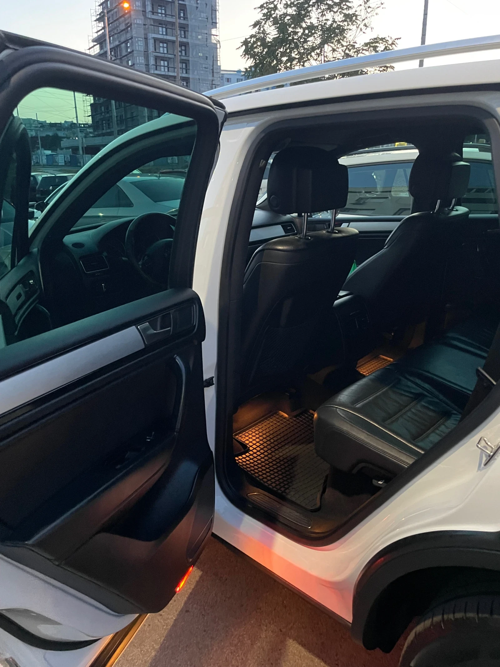 VW Touareg, снимка 8 - Автомобили и джипове - 55393664