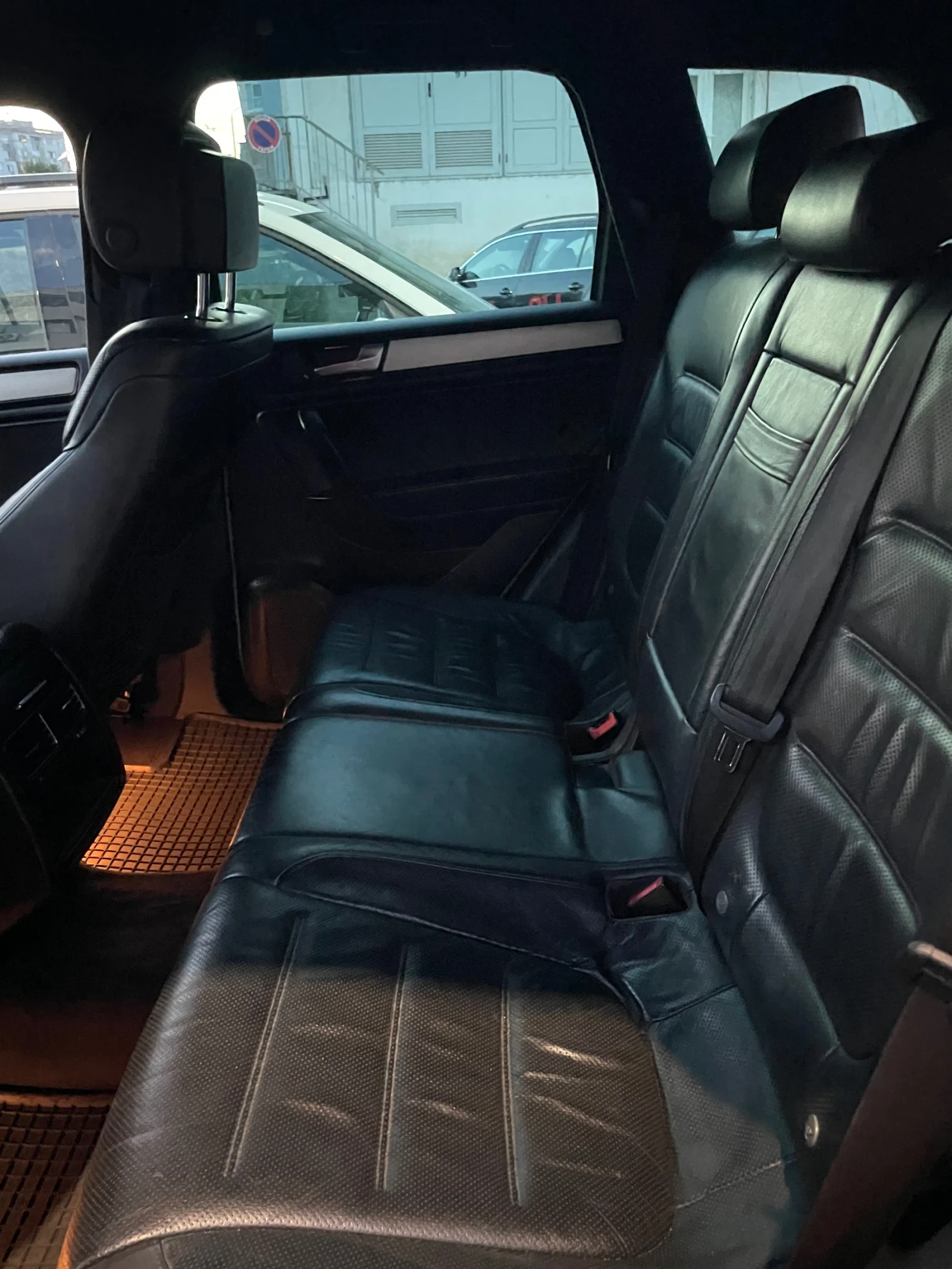 VW Touareg, снимка 11 - Автомобили и джипове - 55393664