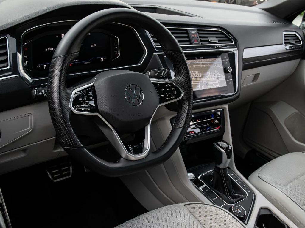 VW Tiguan 2024* R-LINE* FENDER* PANO* ОБДУХ* CARFAX* КРАЙНА , снимка 6 - Автомобили и джипове - 55432253