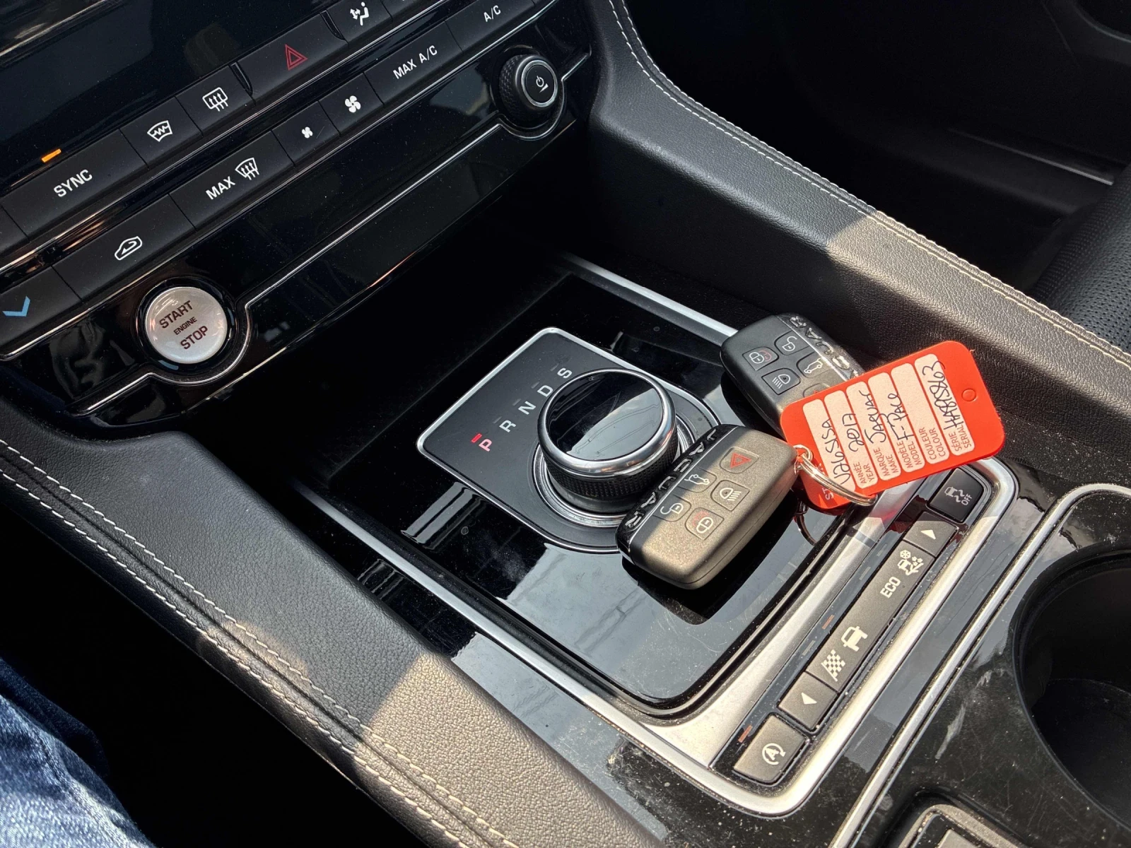 Jaguar F-PACE  S* Pano* Back cam* Distronic* HUD* Обдух* , снимка 10 - Автомобили и джипове - 55561634