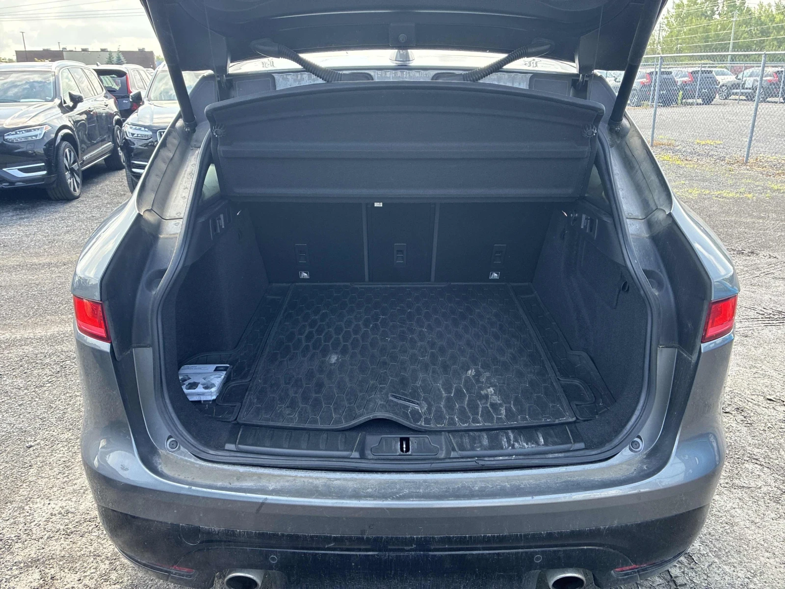 Jaguar F-PACE  S* Pano* Back cam* Distronic* HUD* Обдух* , снимка 14 - Автомобили и джипове - 55561634