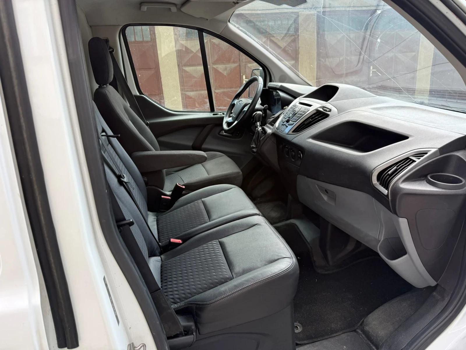 Ford Transit Custom, снимка 12 - Бусове и автобуси - 55467724