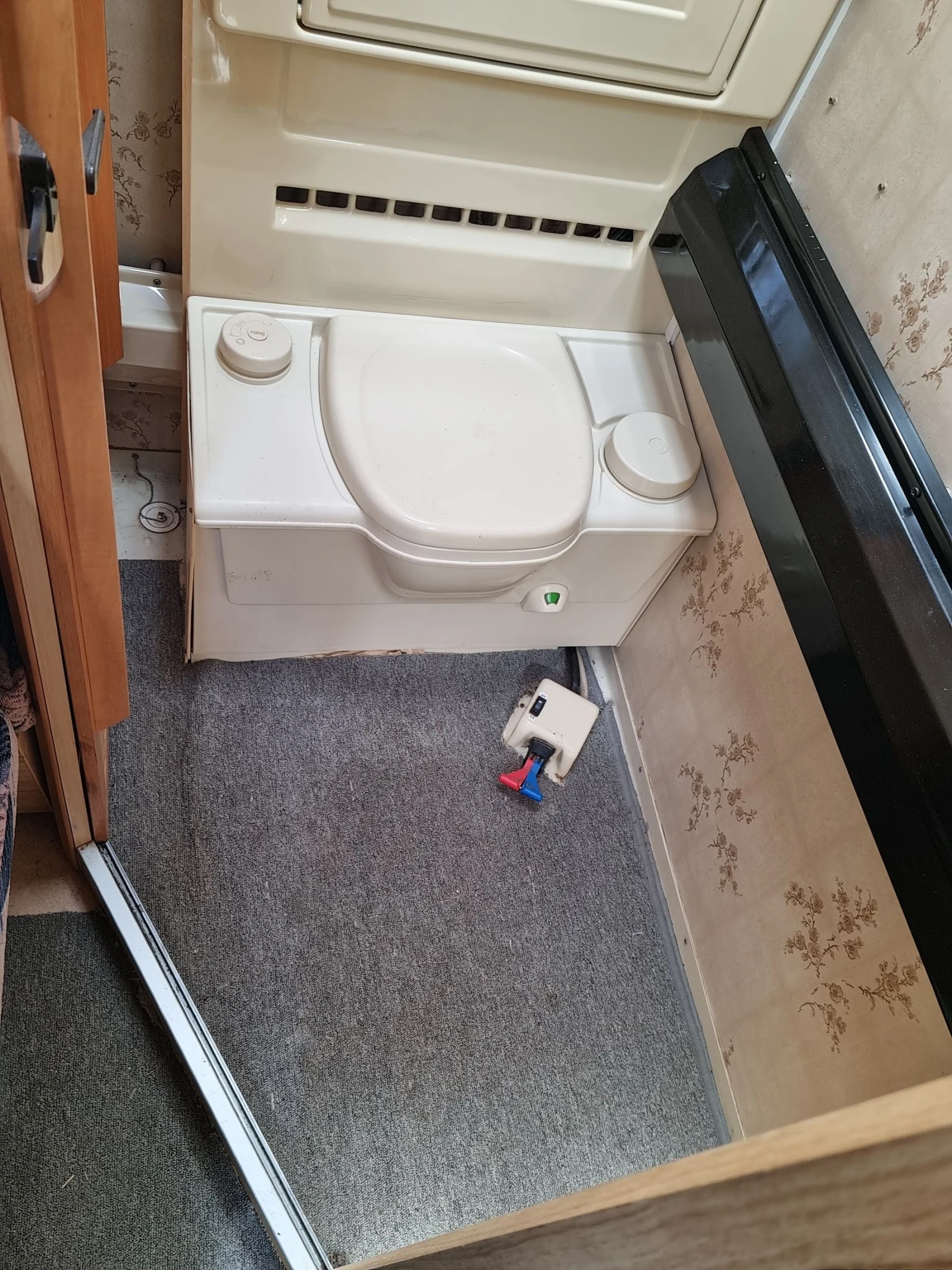 Каравана Kabe Safir 590XL, снимка 6 - Каравани и кемпери - 54797217