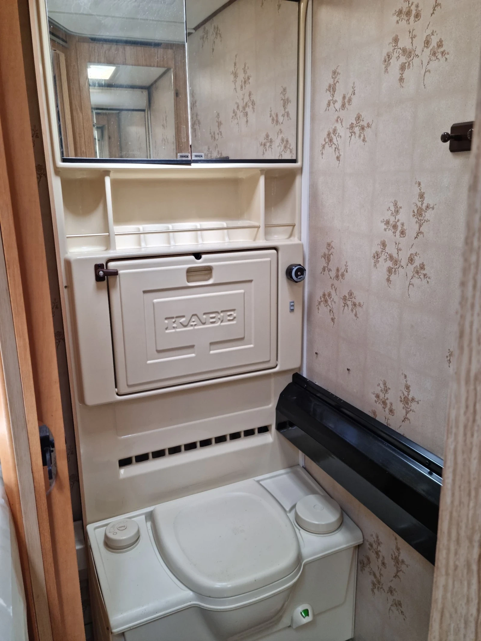 Каравана Kabe Safir 590XL, снимка 8 - Каравани и кемпери - 54797217