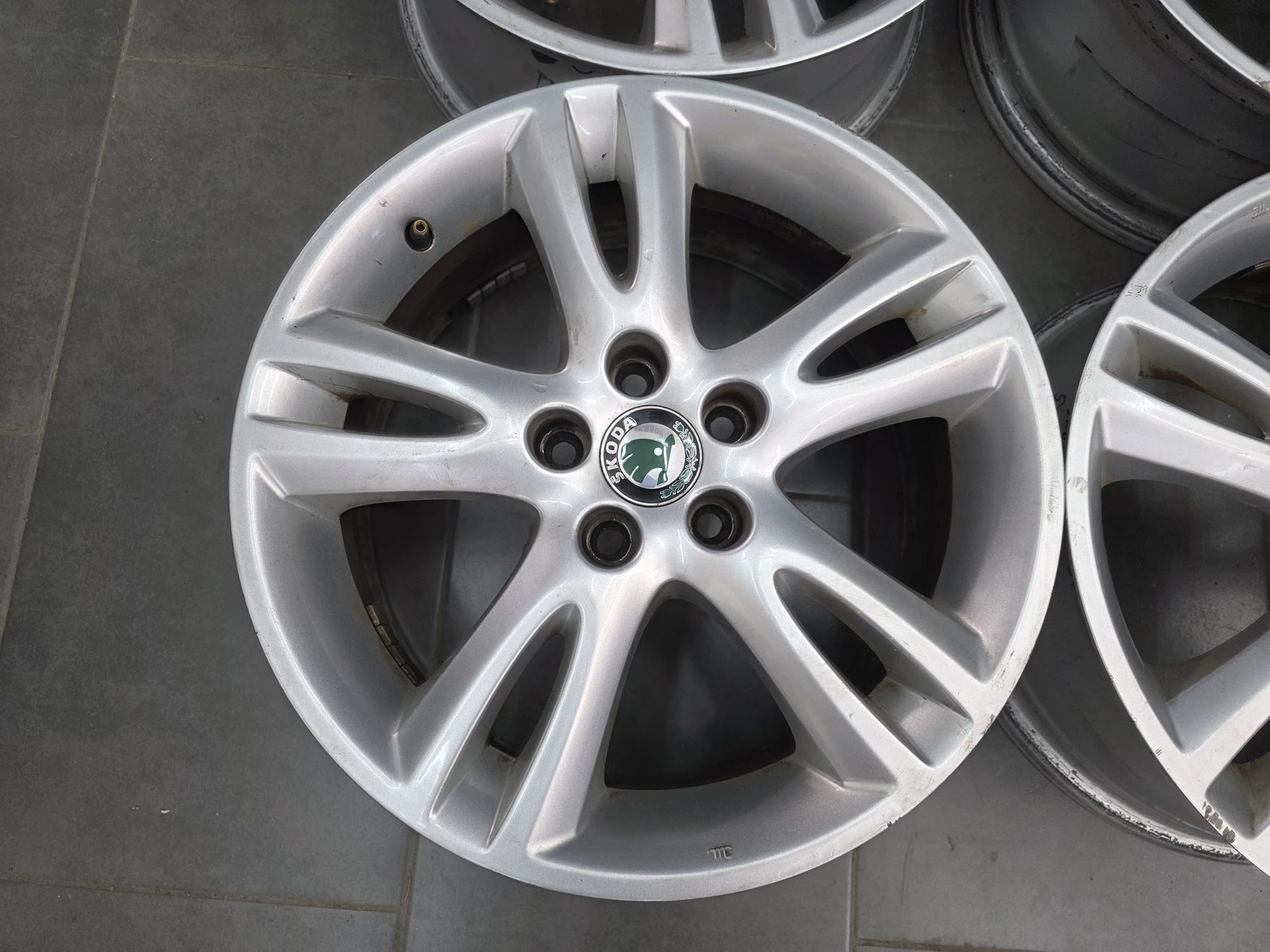 Джанти за Skoda, снимка 7 - Гуми и джанти - 56729940