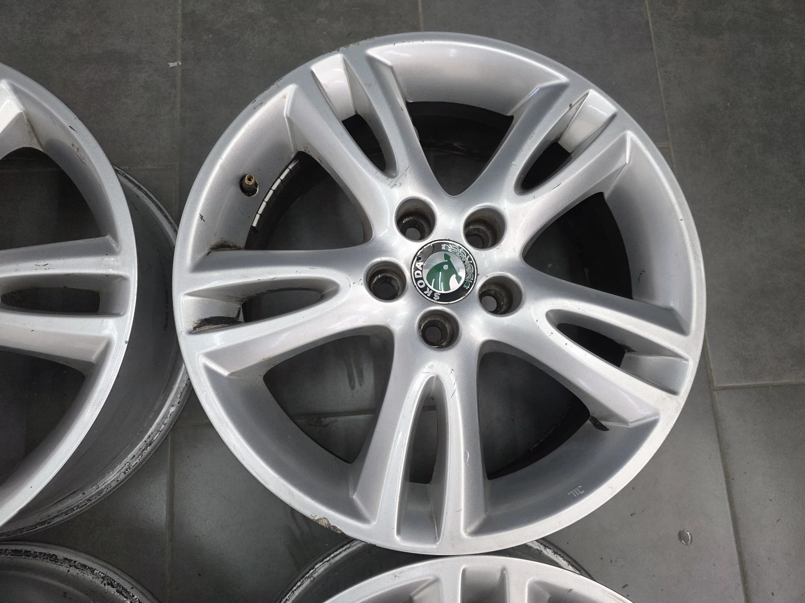 Джанти за Skoda, снимка 6 - Гуми и джанти - 56729940