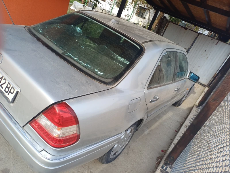 Mercedes-Benz C 180, снимка 4 - Автомобили и джипове - 48069883