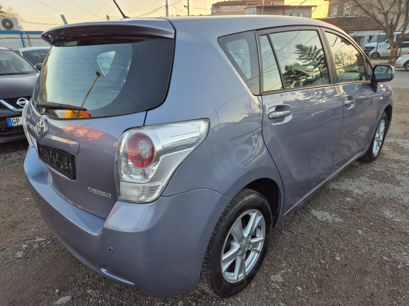 Toyota Verso 2.0D4D, снимка 6 - Автомобили и джипове - 48145542