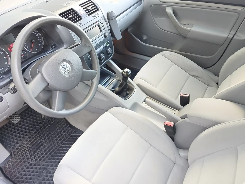 VW Golf 1.6i, снимка 10 - Автомобили и джипове - 48756211