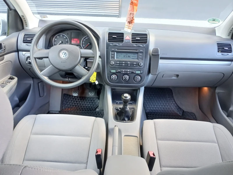 VW Golf 1.6i, снимка 7 - Автомобили и джипове - 48756211