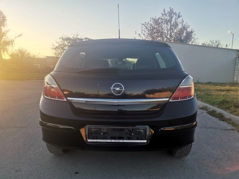 Opel Astra FACE/1.6i/ПЕРФЕКТЕН, снимка 5 - Автомобили и джипове - 49098211