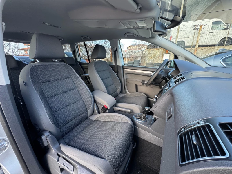 VW Touran 2.0TDI-АВТОМАТ, снимка 12 - Автомобили и джипове - 53009819