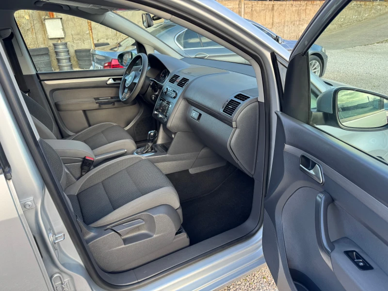 VW Touran 2.0TDI-АВТОМАТ, снимка 17 - Автомобили и джипове - 53009819