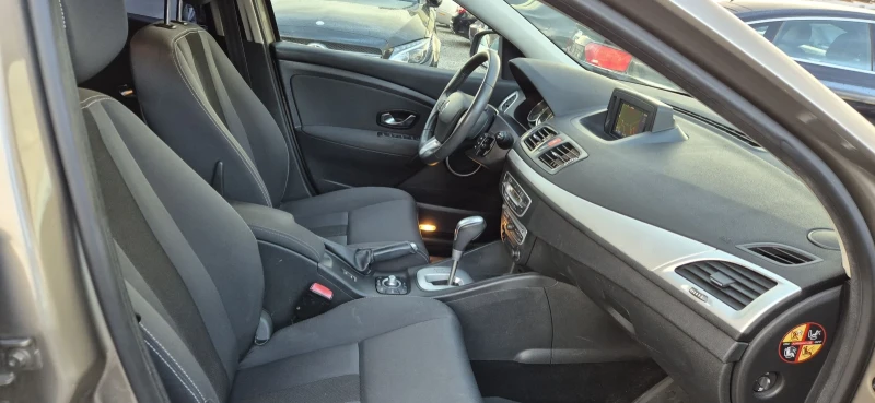 Renault Megane 2.0-140кс.автомат., снимка 12 - Автомобили и джипове - 53565595