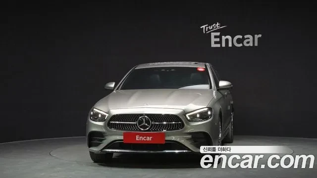 Mercedes-Benz E 220 4MATIC AMG Line, снимка 2 - Автомобили и джипове - 54098740