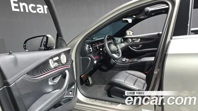 Mercedes-Benz E 220 4MATIC AMG Line, снимка 5 - Автомобили и джипове - 54098740