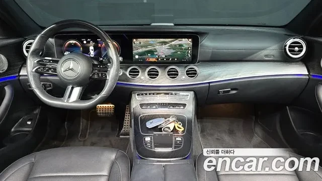 Mercedes-Benz E 220 4MATIC AMG Line, снимка 6 - Автомобили и джипове - 54098740