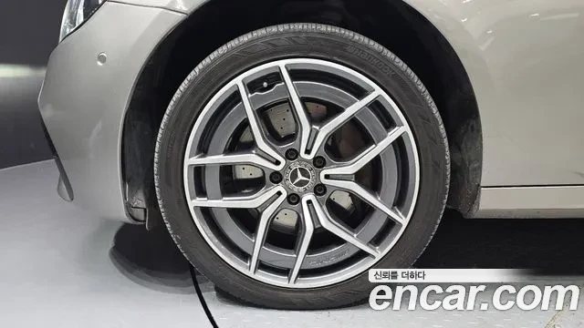Mercedes-Benz E 220 4MATIC AMG Line, снимка 17 - Автомобили и джипове - 54098740