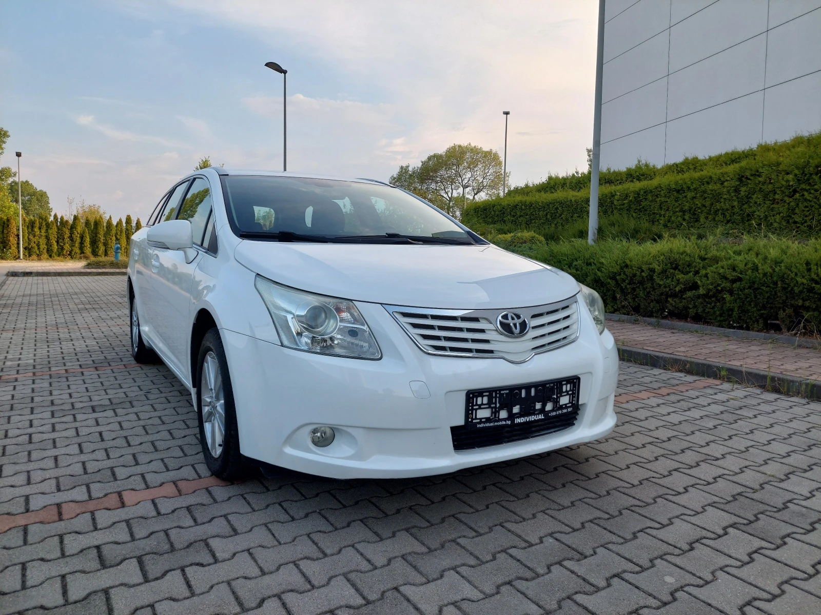 Toyota Avensis 2.0 i* AUTOMATIC* ШВЕИЦАРИЯ - изображение 3