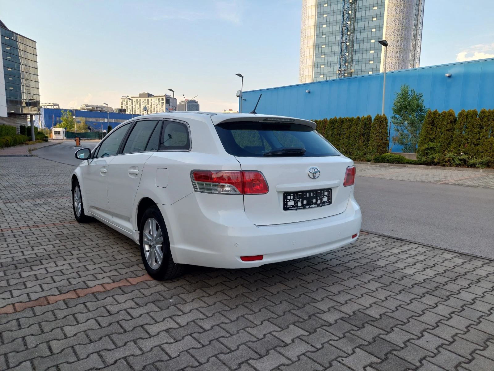 Toyota Avensis 2.0 i* AUTOMATIC* ШВЕИЦАРИЯ - изображение 4