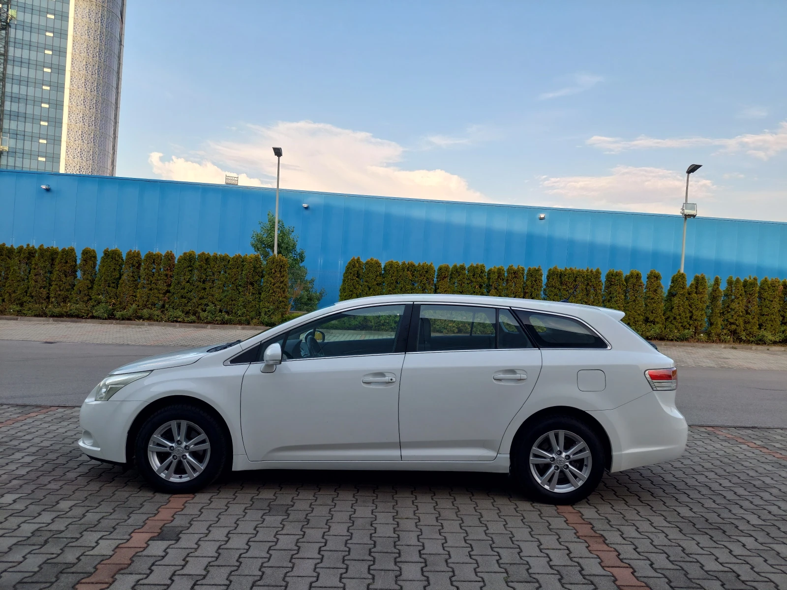 Toyota Avensis 2.0 i* AUTOMATIC* ШВЕИЦАРИЯ - изображение 7