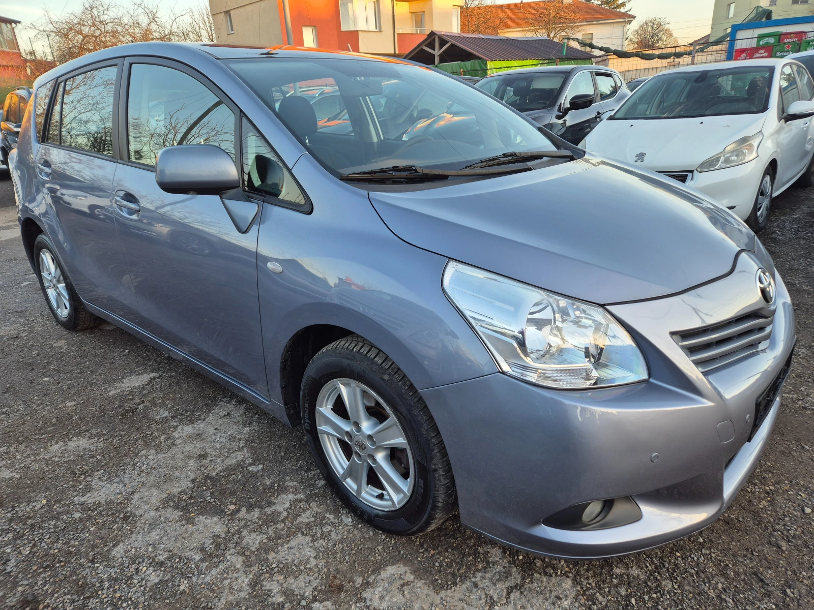 Toyota Verso 2.0D4D - изображение 2