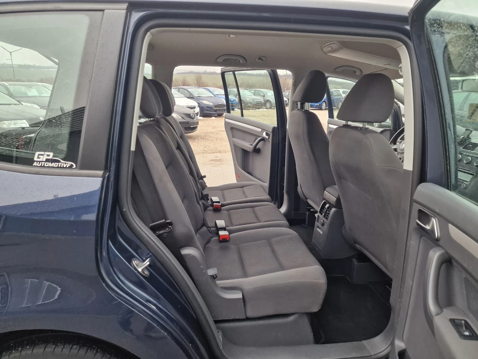 VW Touran 1.6TDI | Mobile.bg — изображение 14