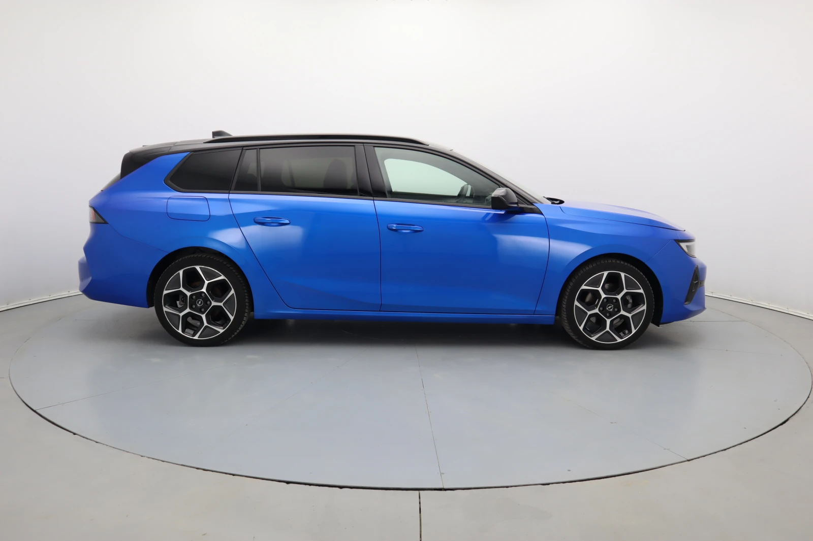 Opel Astra Sports Tourer Ultimate - изображение 8