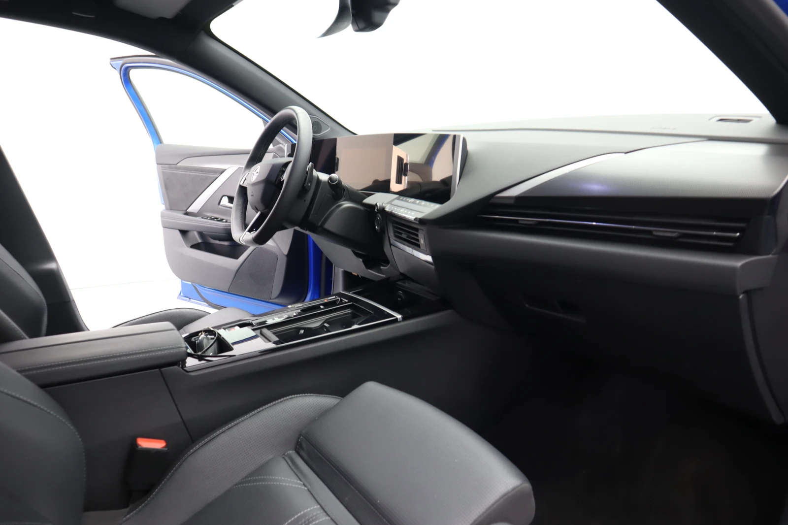 Opel Astra Sports Tourer Ultimate - изображение 9