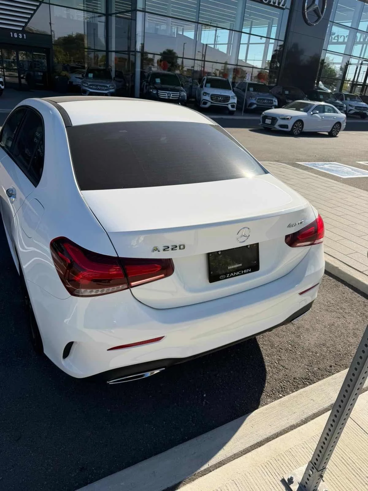 Mercedes-Benz A 220 4MATIC * * CARFAX * * АВТО КРЕДИТ * *  - изображение 3