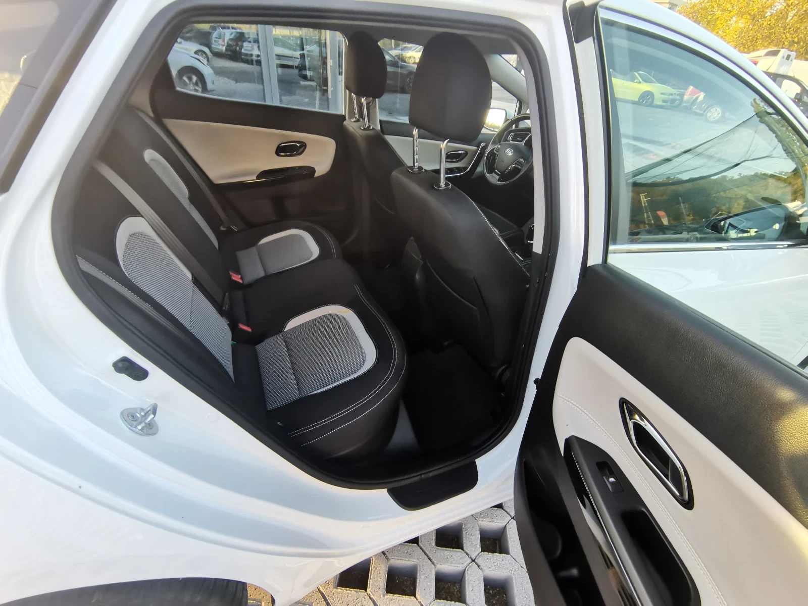 Kia Ceed 1.4CRDi FaceLift, Navi, LED - изображение 9